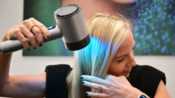 CES 2024: manucure à domicile, sèche-cheveux, "conseiller virtuel", la beauté se réinvente avec la tech