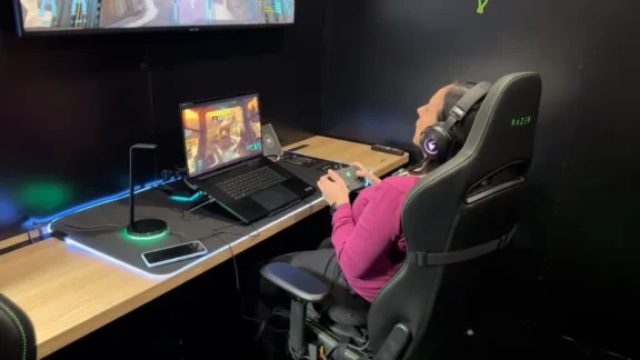 CES 2024: on a testé le coussin qui vous fait "ressentir" les jeux vidéo