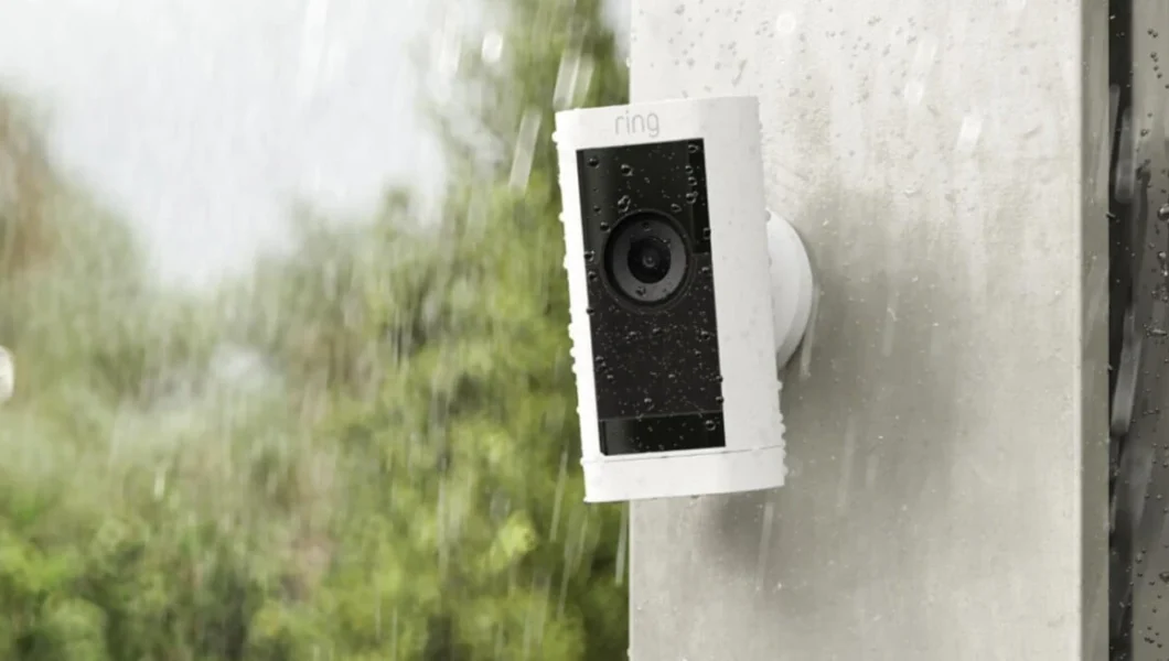 Ring Stick Up Cam Pro : cette caméra extérieure, avec détection de mouvements 3D, est à -28 %