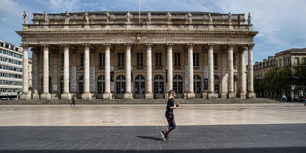 Covid-19 : une étude met en lumière les milliers de vies sauvées par les confinements et la vaccination